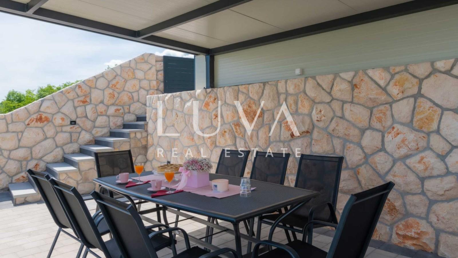 Imotski, moderna kuća s bazenom i panoramskim pogledom na prodaju, 150 m2