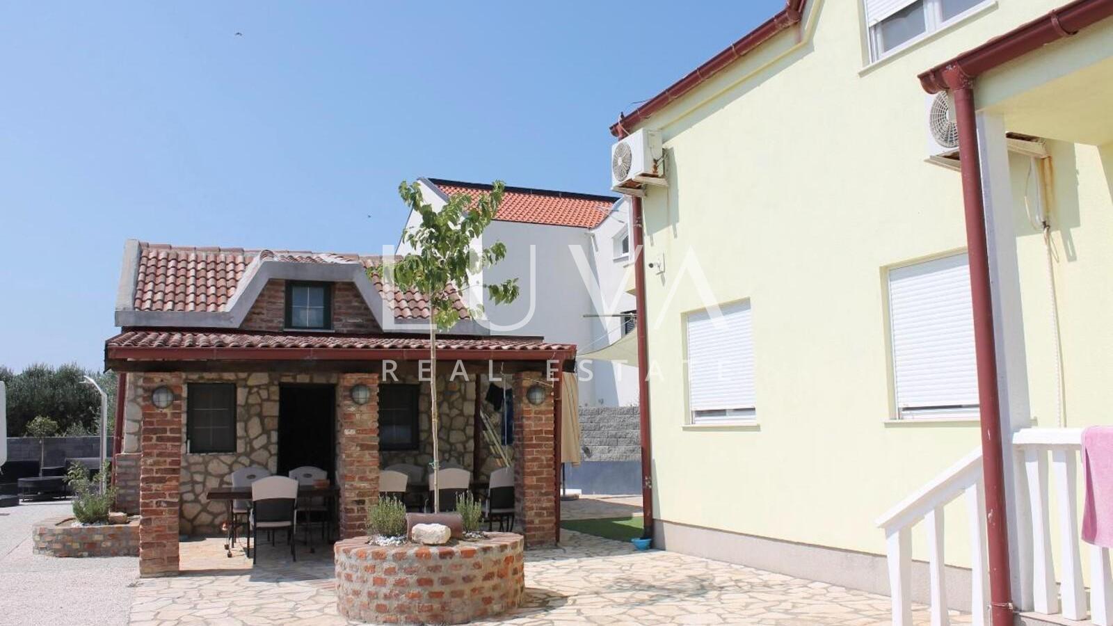Proboj, Pag, kuća 100m2 s bazenom, prodaja