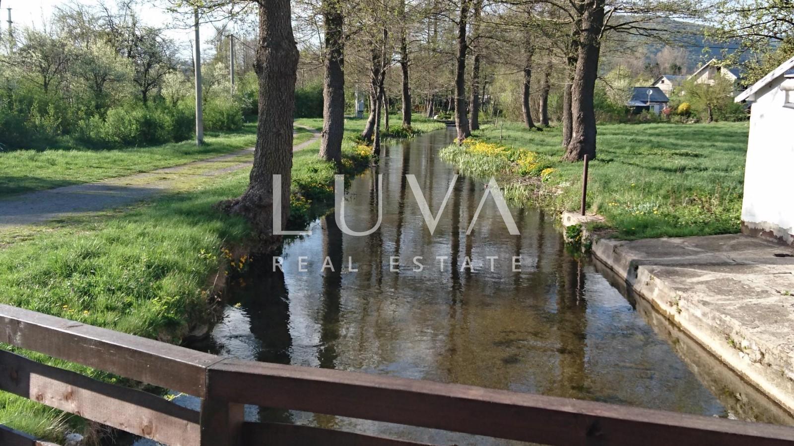 Plitvička jezera, Kompolje, investicijski projekt s građevinskim dozvolama i etno kućom, 27.840 m2