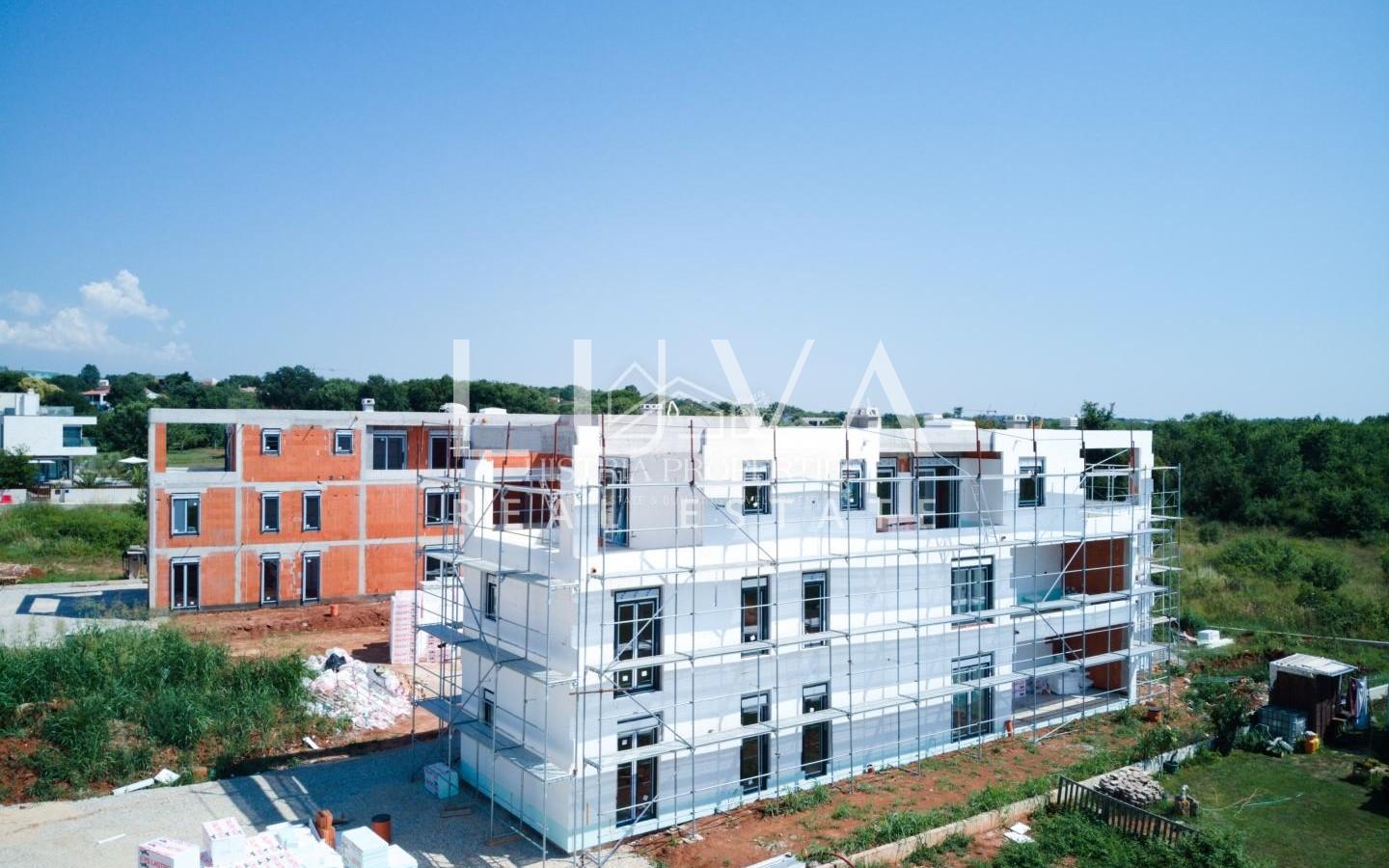 Poreč, Mali Maj, modern ground floor apartment with garden, 98.55 m2