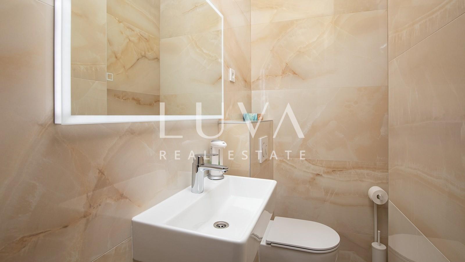 Pula, modern apartment next to the Arena with garden, 67 m2