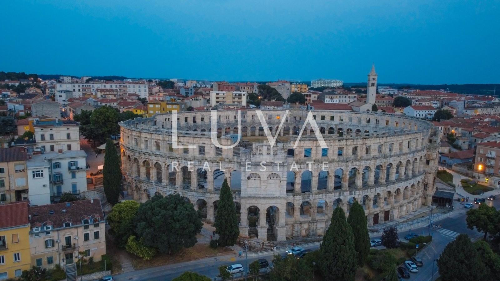 Pula, modern apartment next to the Arena with garden, 67 m2
