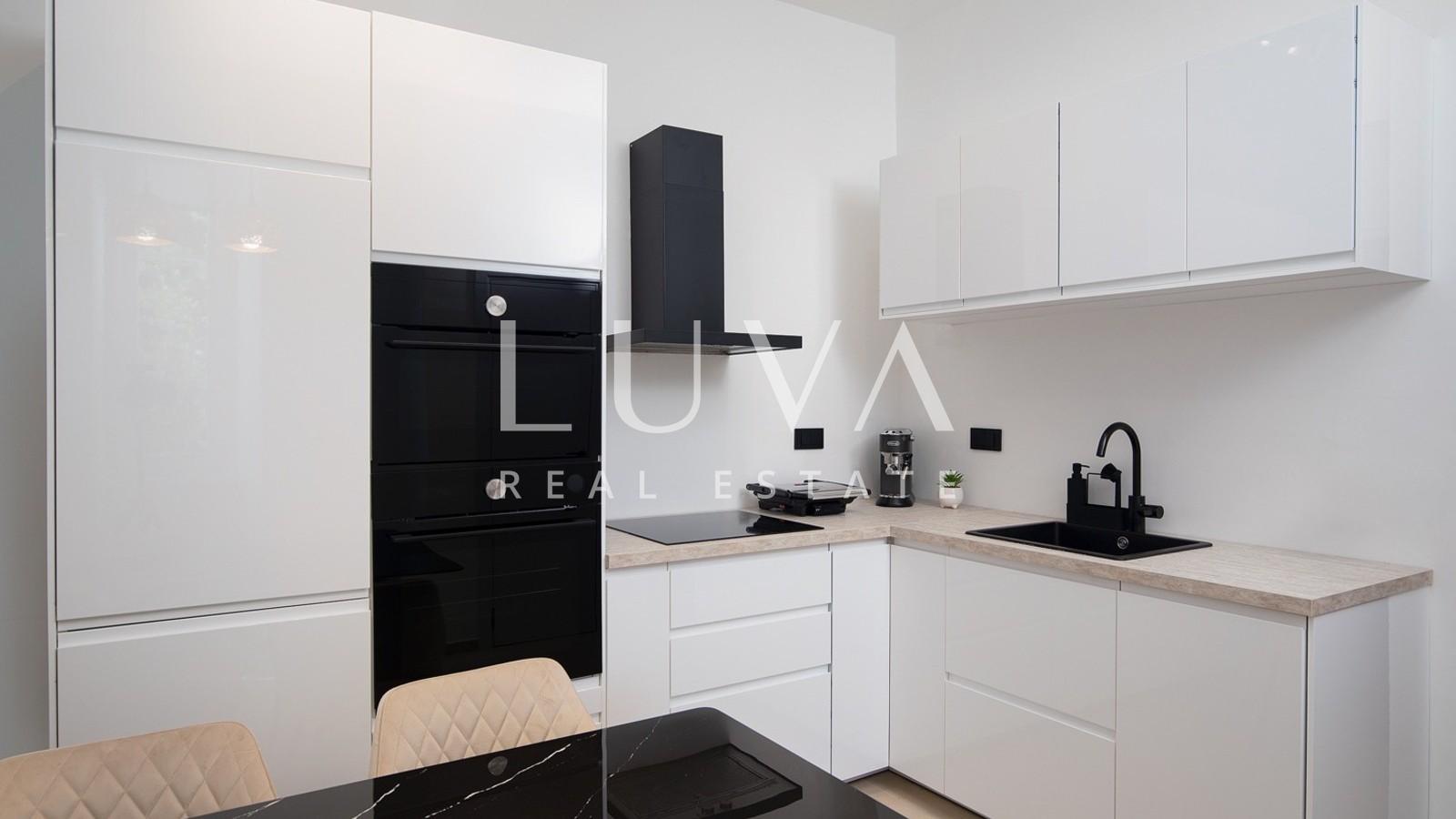 Pula, modern apartment next to the Arena with garden, 67 m2
