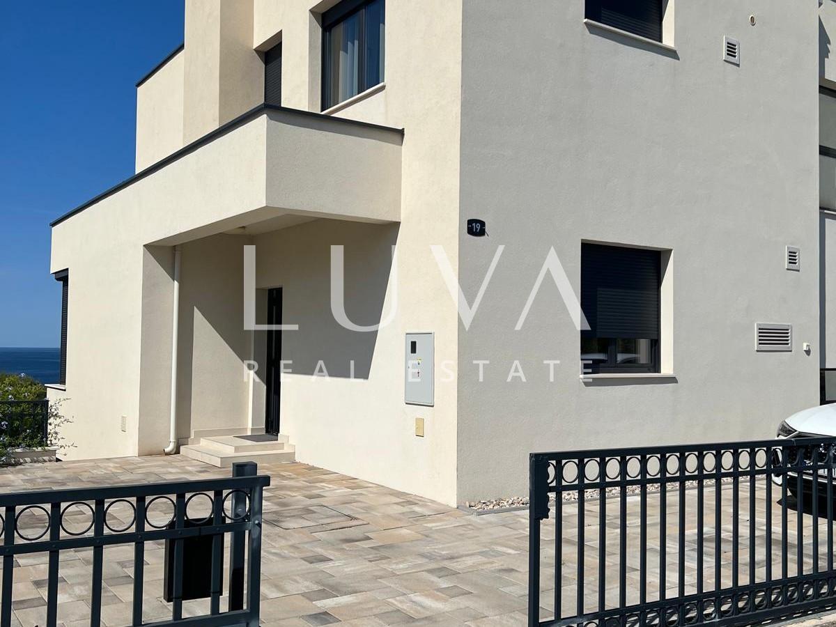 Rogoznica, modern house with pool near the sea, 263m2