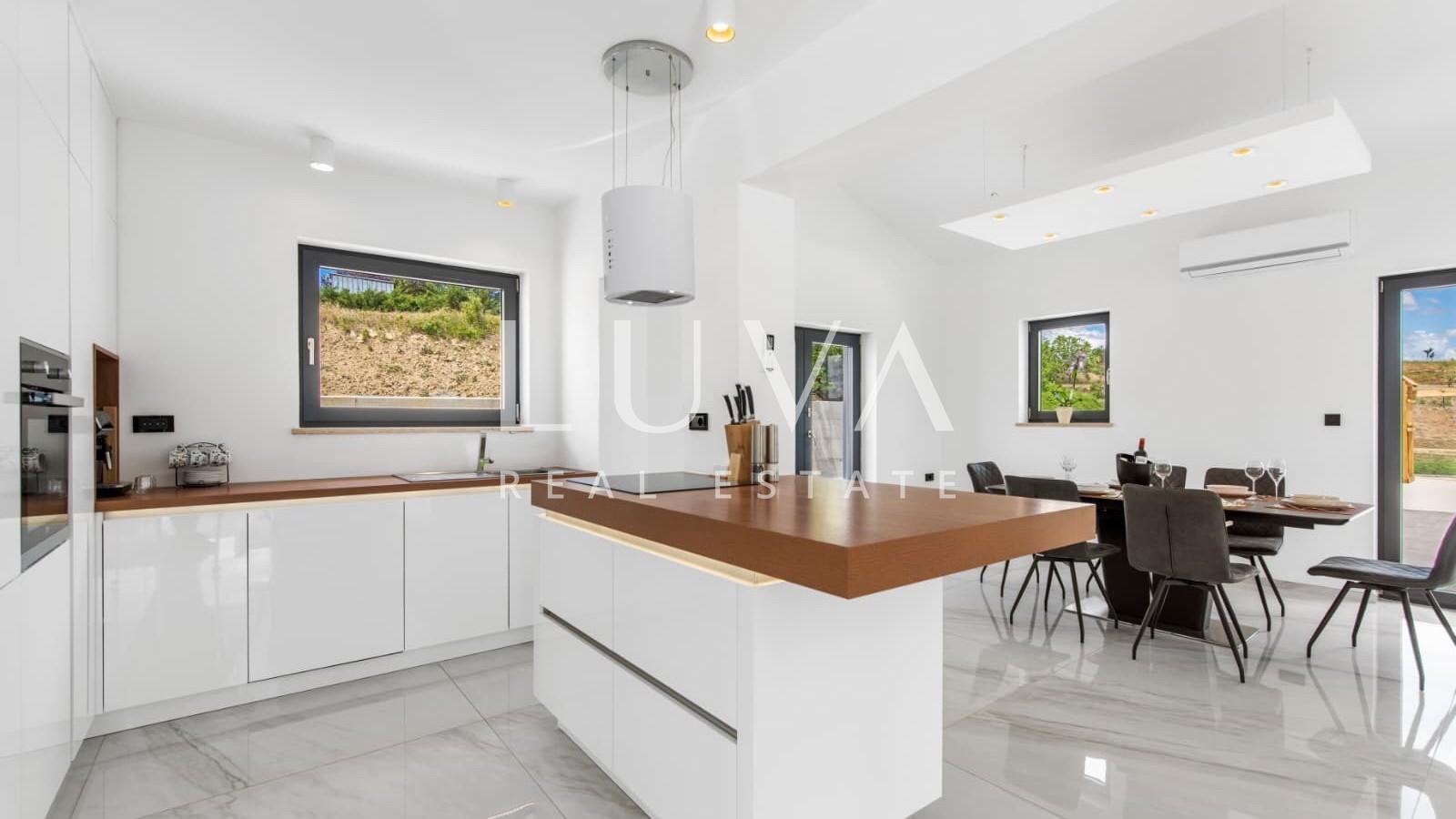 Istria, Vrh, modern villa with a unique view, 190 m2
