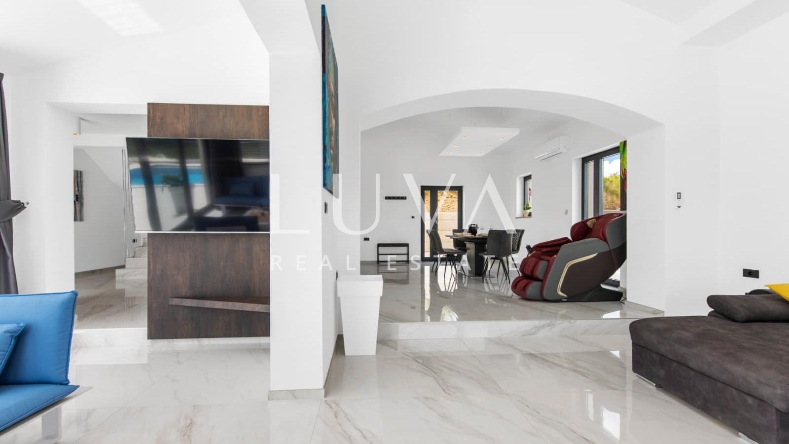 Istria, Vrh, modern villa with a unique view, 190 m2