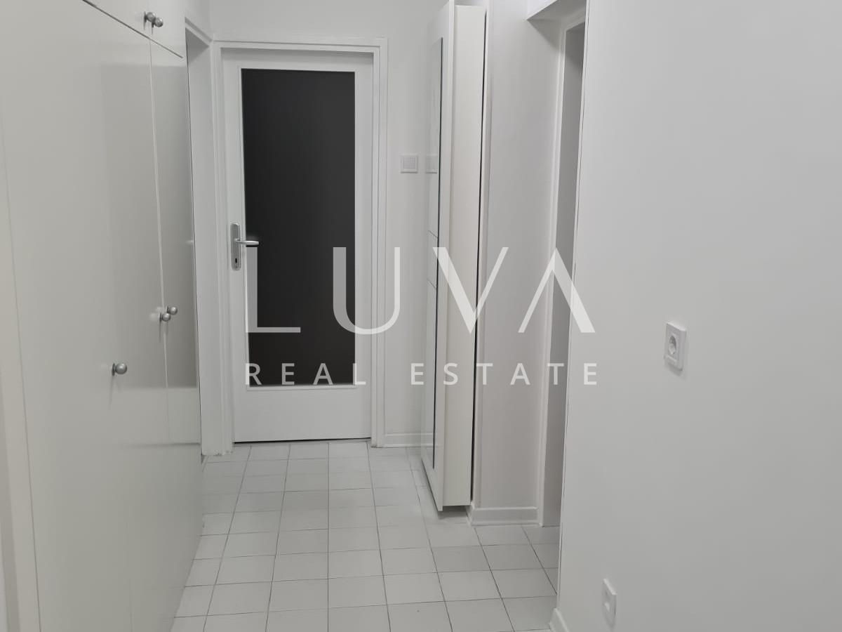 Poreč, Novo Naselje, Dreizimmerwohnung mit Balkon zur Miete in Meeresnähe, 80 m²