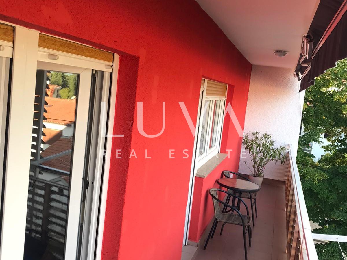 Poreč, Novo Naselje, Dreizimmerwohnung mit Balkon zur Miete in Meeresnähe, 80 m²