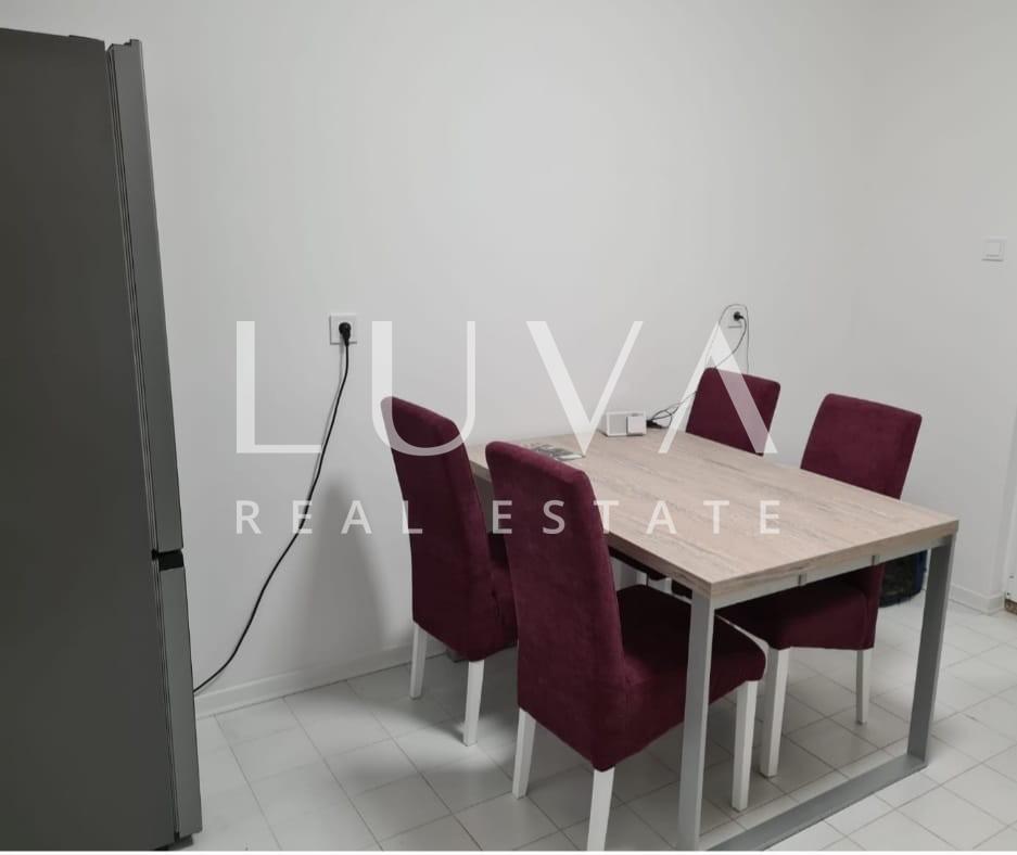 Poreč, Novo Naselje, Dreizimmerwohnung mit Balkon zur Miete in Meeresnähe, 80 m²