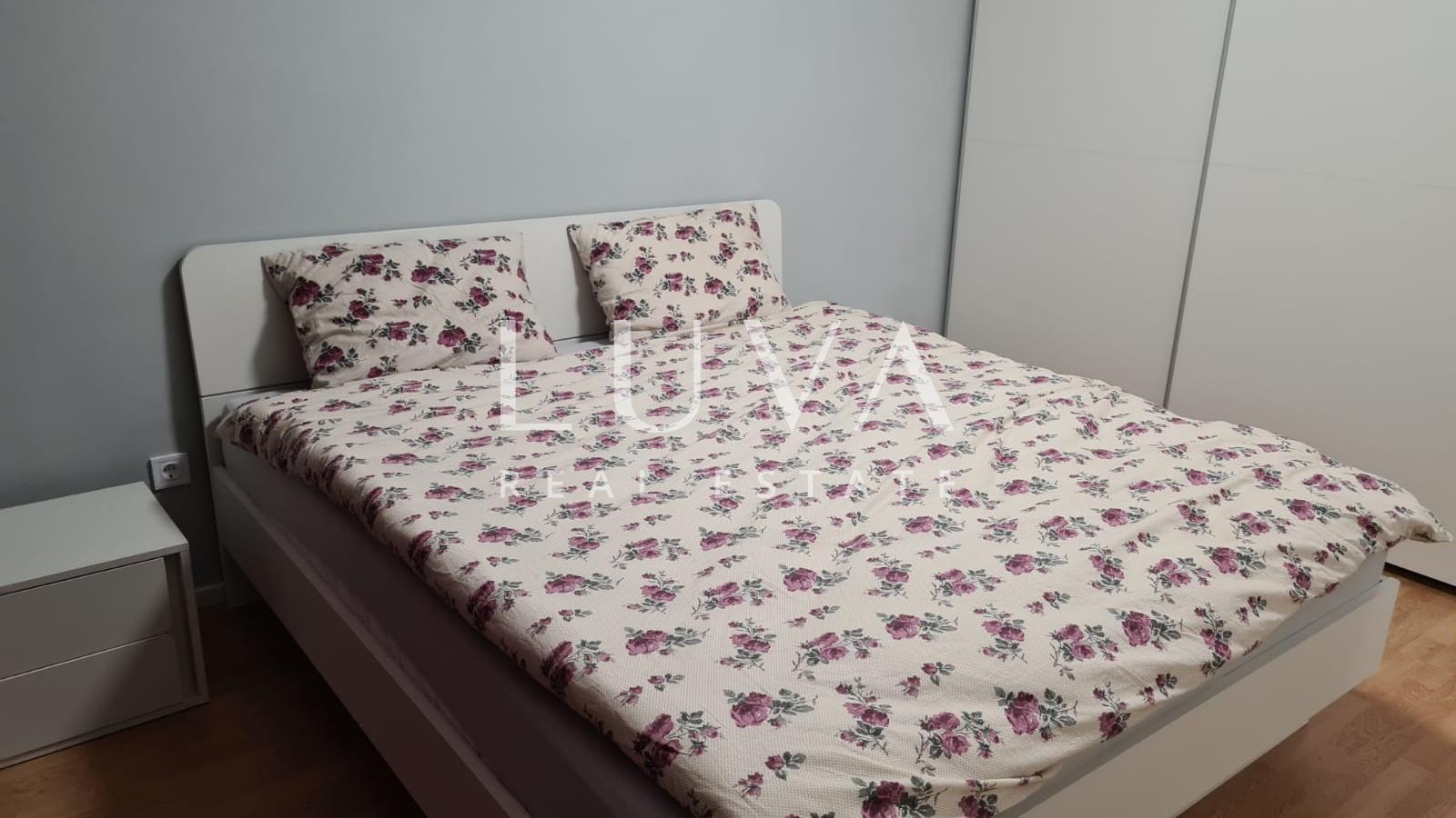 Poreč, Novo Naselje, Dreizimmerwohnung mit Balkon zur Miete in Meeresnähe, 80 m²