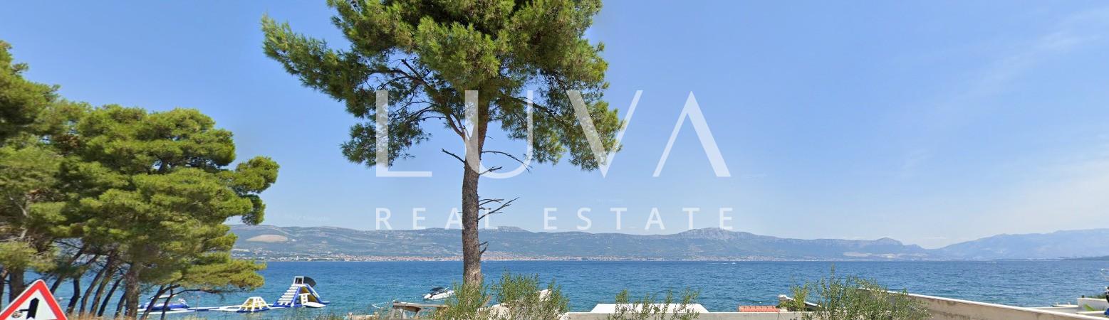 Trogir, Slatine, stan 65m2 u novogradnji s pogledom na more na prodaju