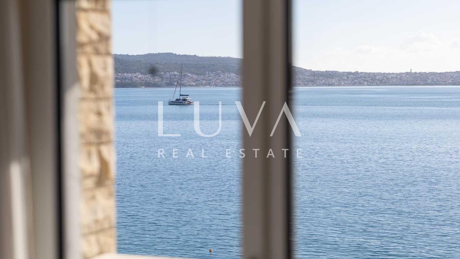 Trogir, Seget Donji, prodaja hotela sa 24 spavaće sobe uz more