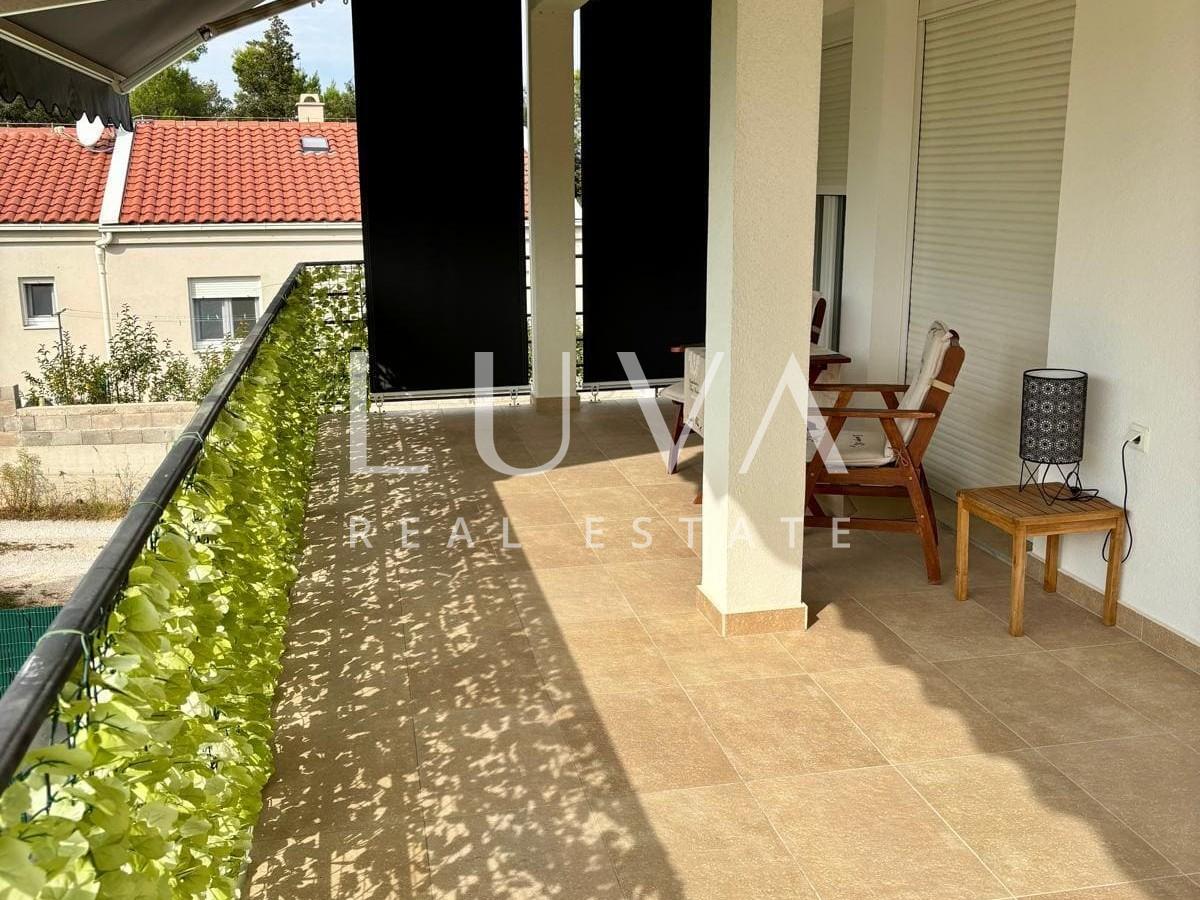 Petrčane Zadar, prostran stan od 75 m² + parking, 50 m od mora