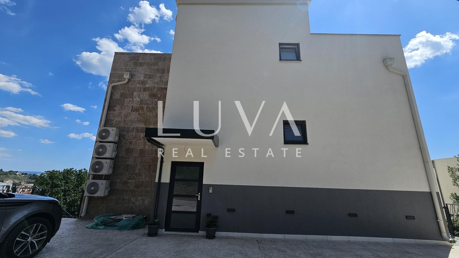 Omiš, Jesenice, 4-room apartment of 134 m² with sea view for sale