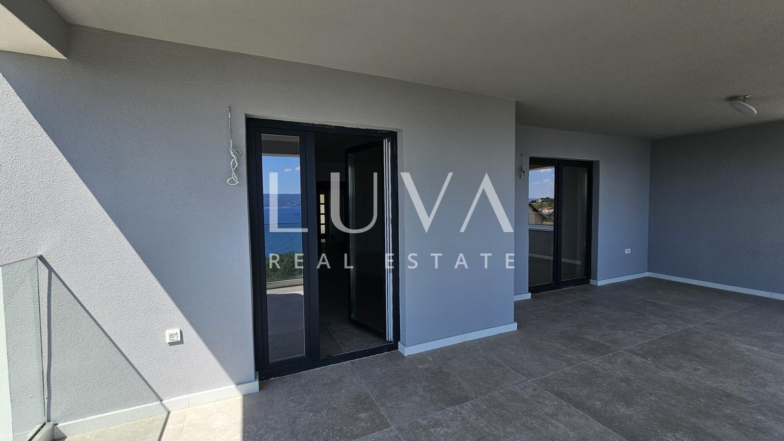 Omiš, Jesenice, 4-room apartment of 134 m² with sea view for sale
