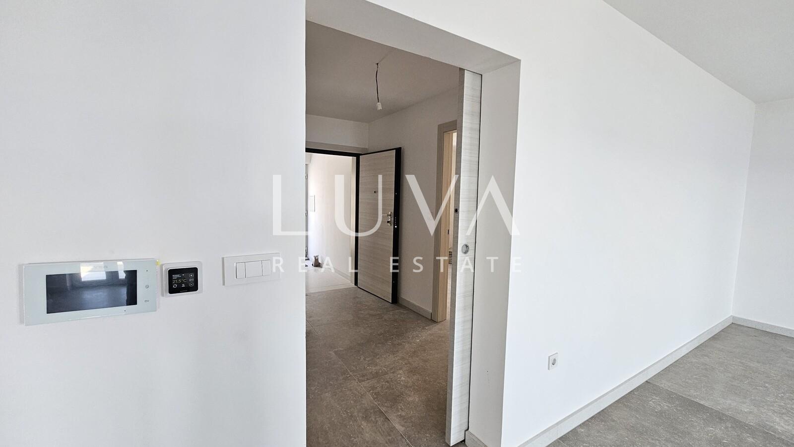 Omiš, Jesenice, 4-room apartment of 134 m² with sea view for sale