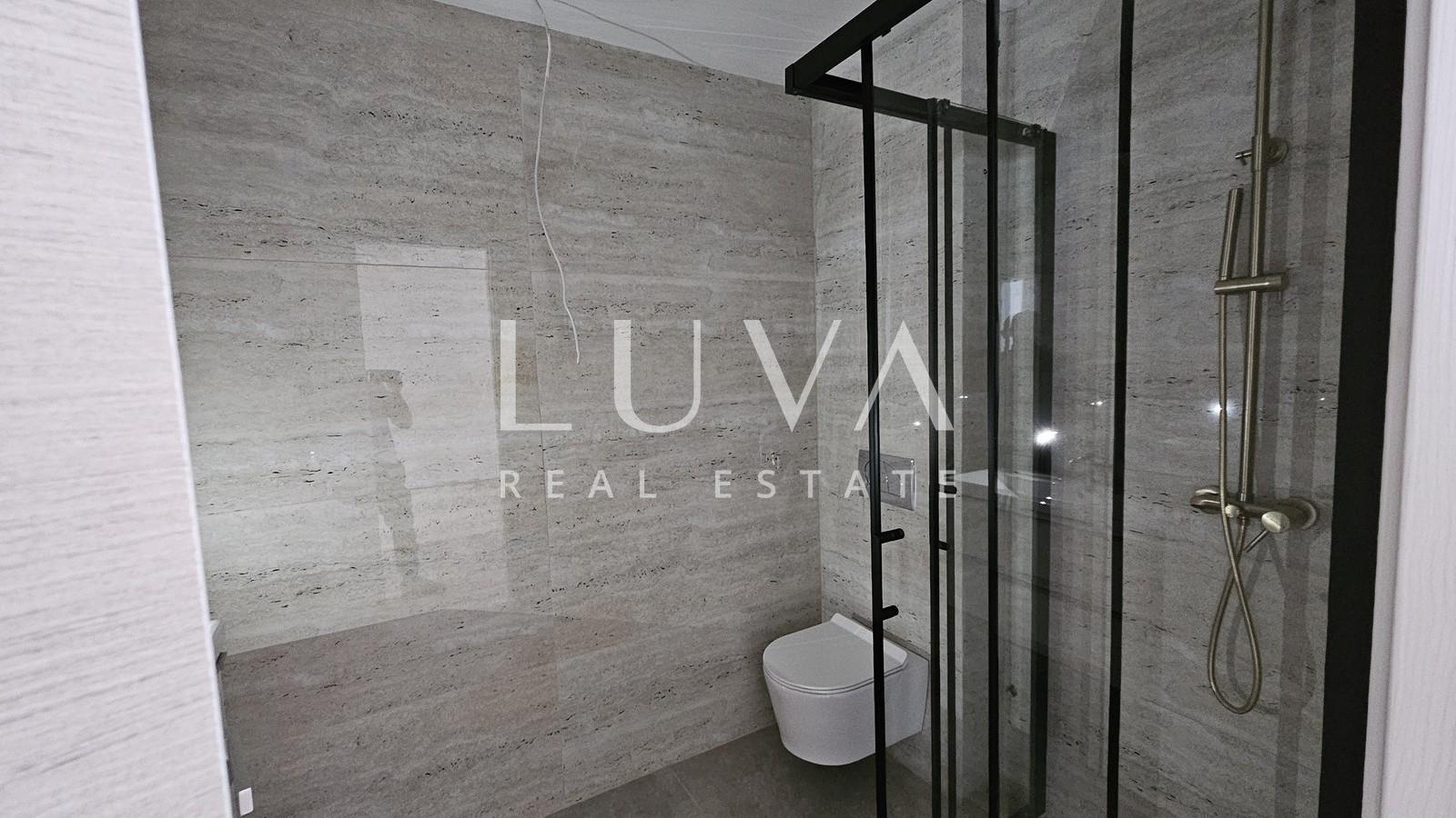 Omiš, Jesenice, 4-room apartment of 134 m² with sea view for sale