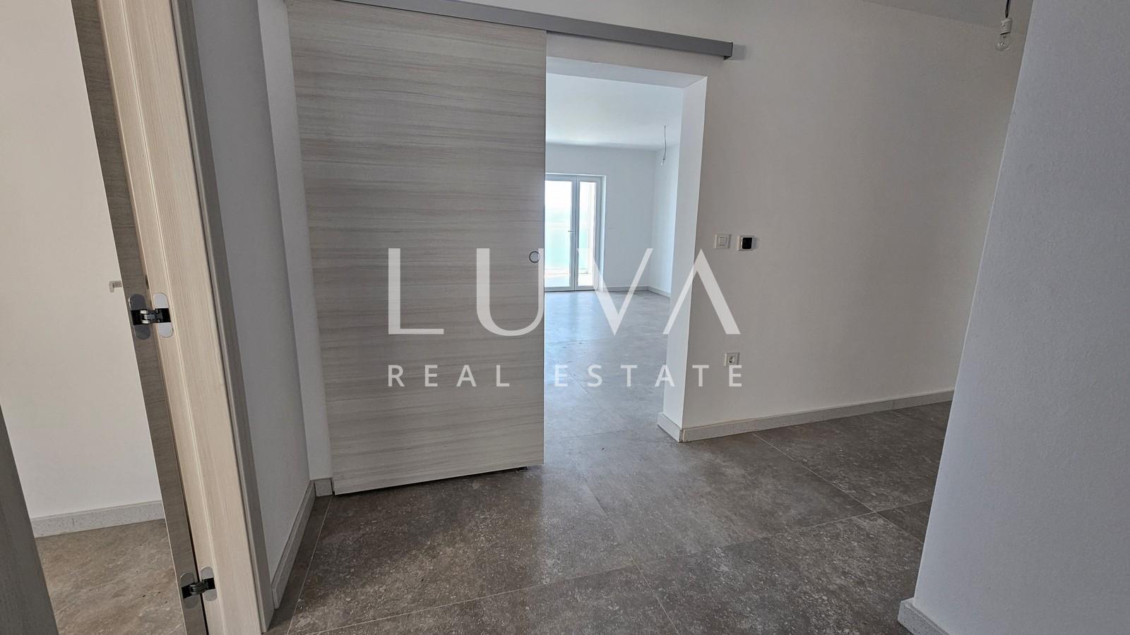 Omiš, Jesenice, 4-room apartment of 134 m² with sea view for sale