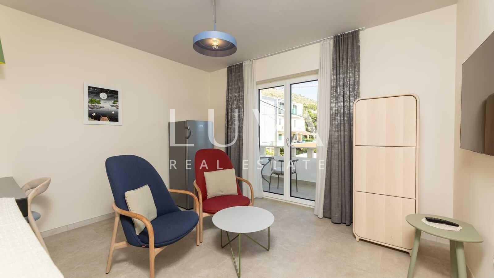 Trogir, Seget Donji, prodaja hotela sa 24 spavaće sobe uz more