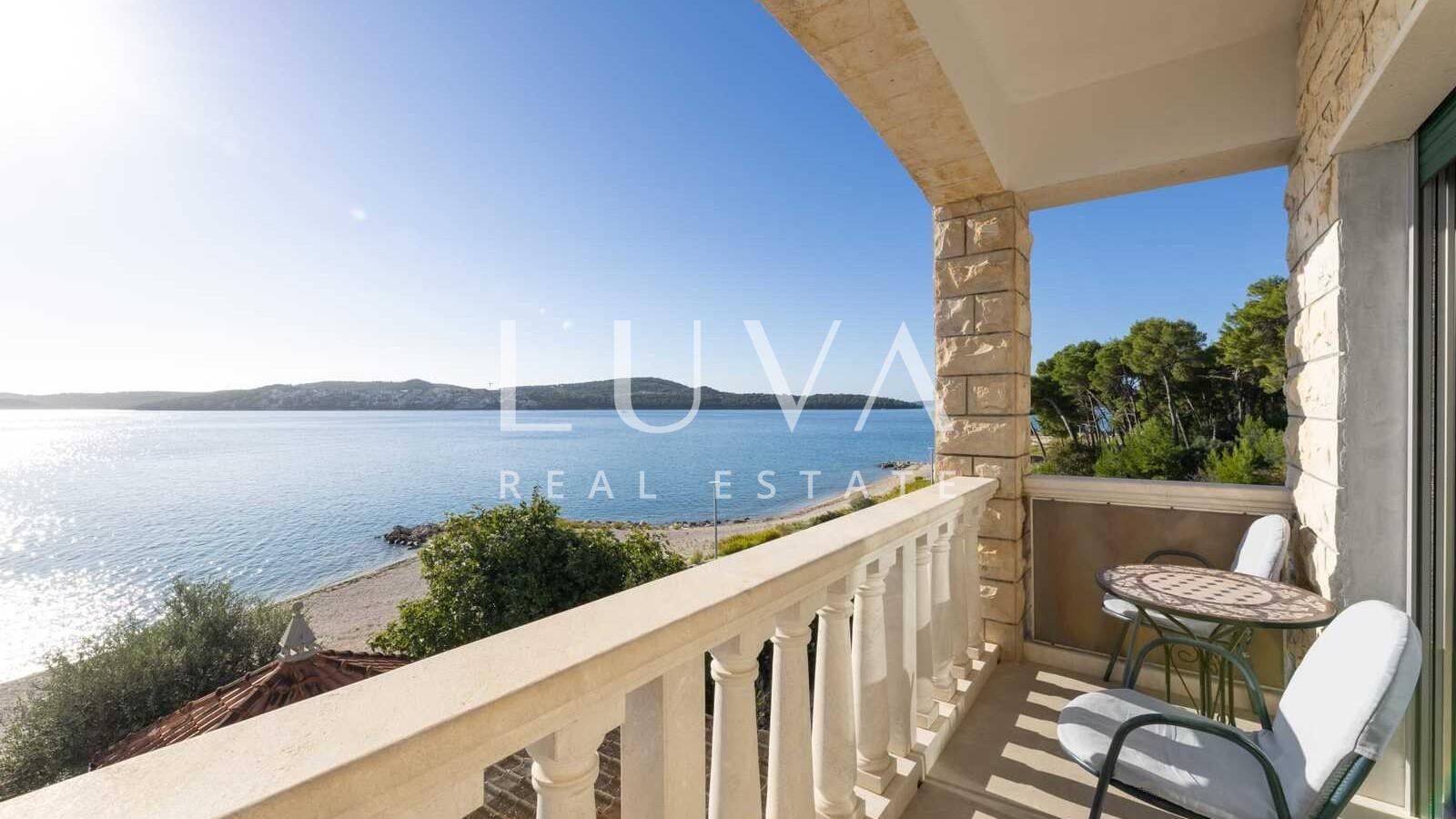 Trogir, Seget Donji, prodaja hotela sa 24 spavaće sobe uz more