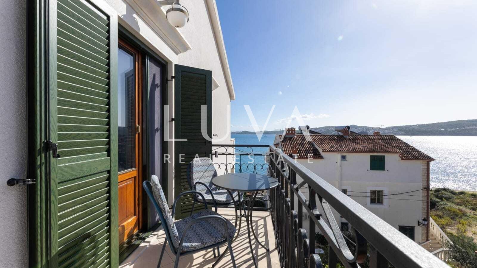 Trogir, Seget Donji, prodaja hotela sa 24 spavaće sobe uz more