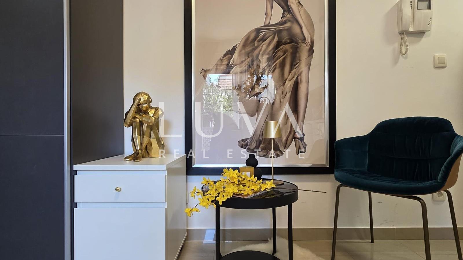 Split, Kman, sale of a beautifully furnished apartment with parking