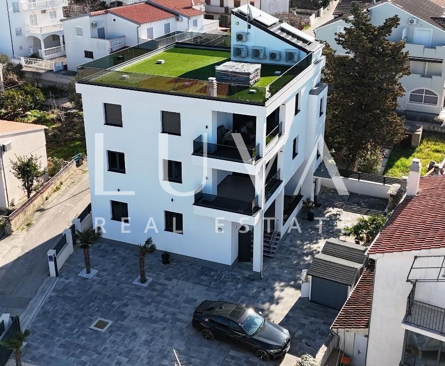 Vodice, Srima, haus mit 3 Apartments direkt am Meer zu verkaufen