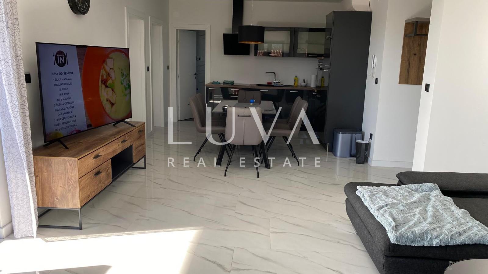 Vodice, Srima, 3-Zimmer-Wohnung am Meer mit Dachterrasse zu verkaufen