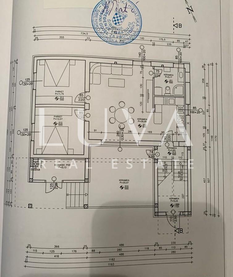 Vodice, Srima, haus mit 3 Apartments direkt am Meer zu verkaufen