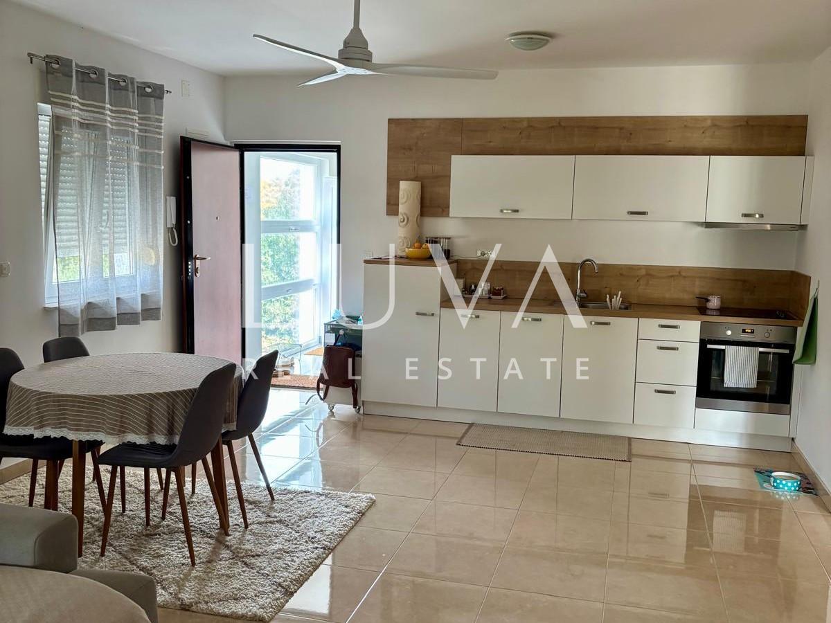 Petrčane Zadar, prostran stan od 75 m² + parking, 50 m od mora