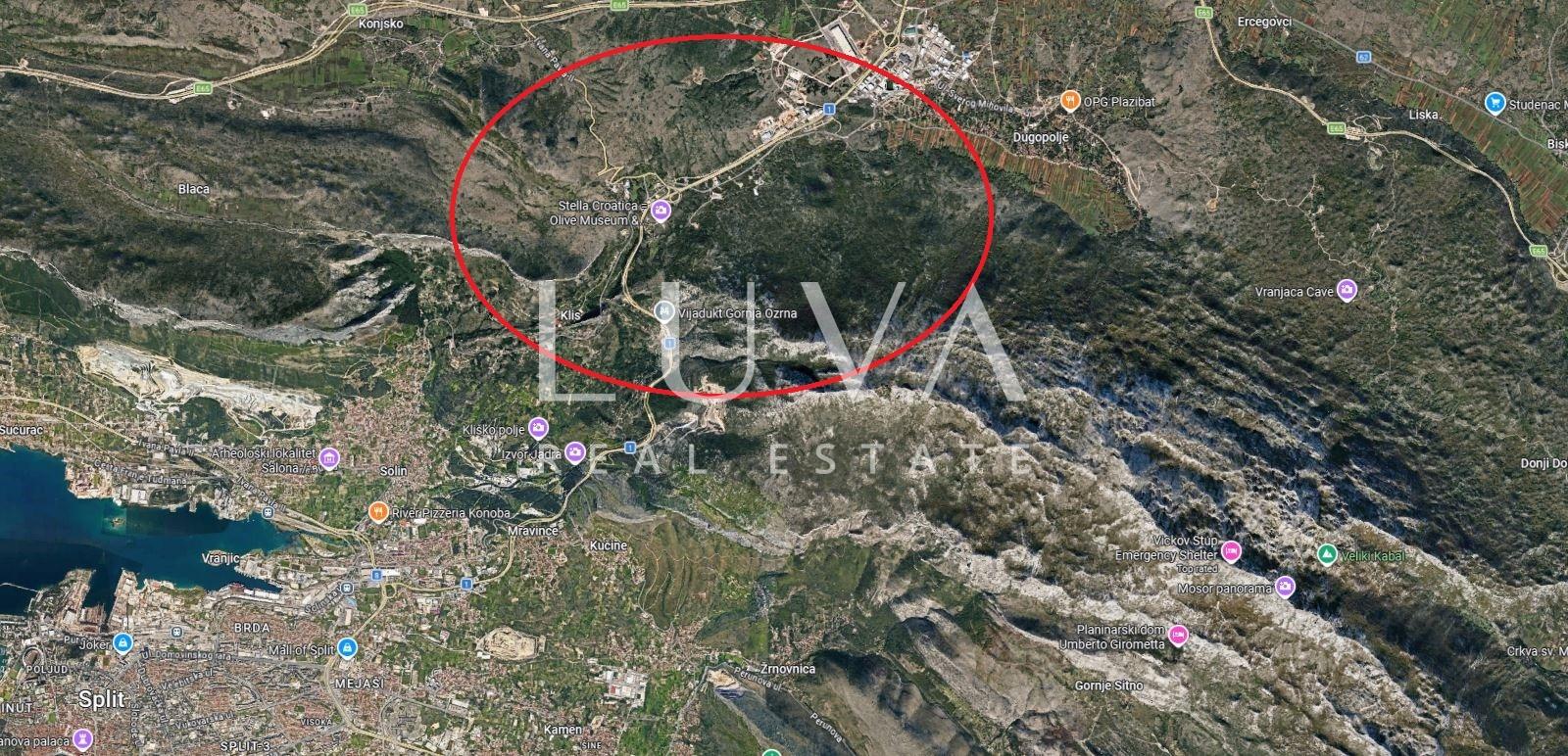 Solin, Klis, building Plot of 2,512 m² with location permit