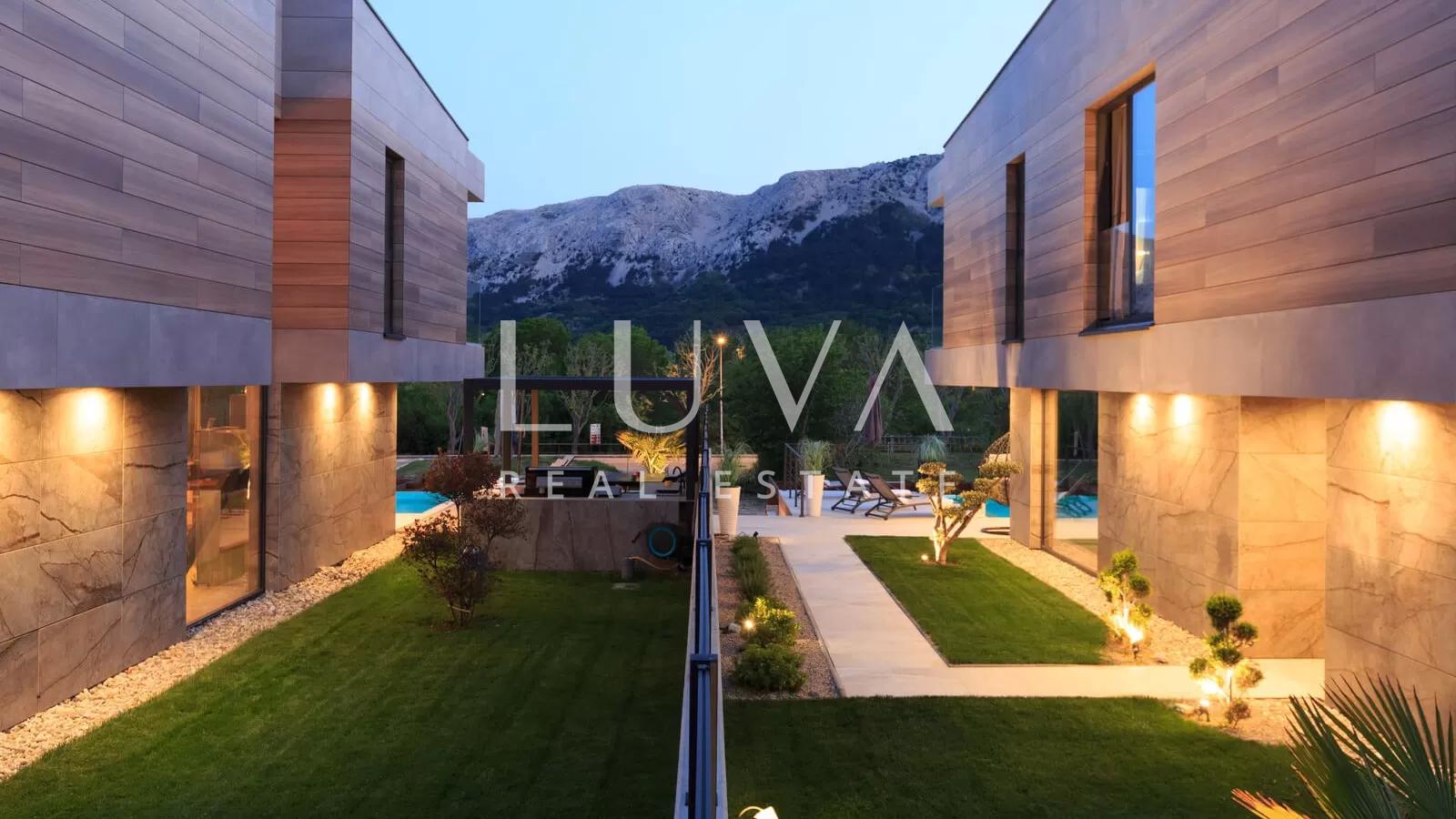 Luksuzna vila s bazenom blizu mora, Baška, Krk