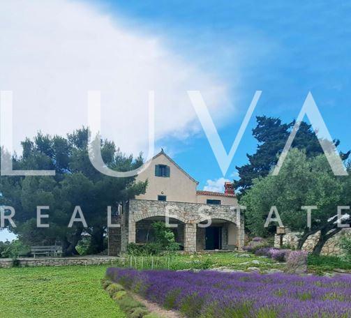 Tisno, Murter, Sommerresidenz zum Verkauf in Alleinlage, Erste Reihe zum Meer