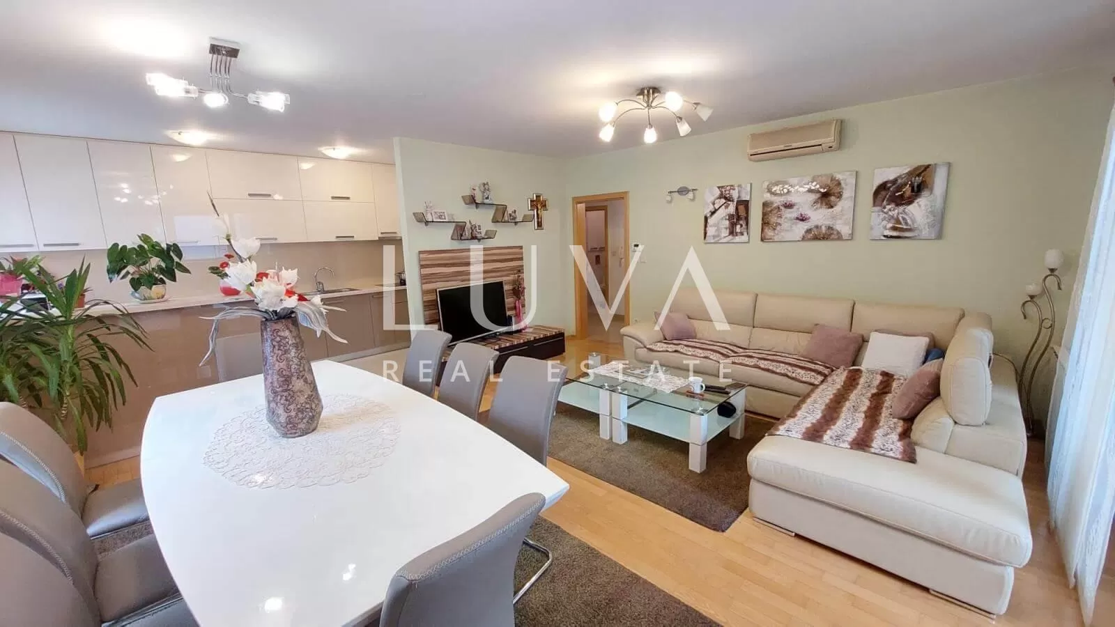 Zagreb, Vrbani III, Fünf-Zimmer-Wohnung 120 m2, zum Verkauf