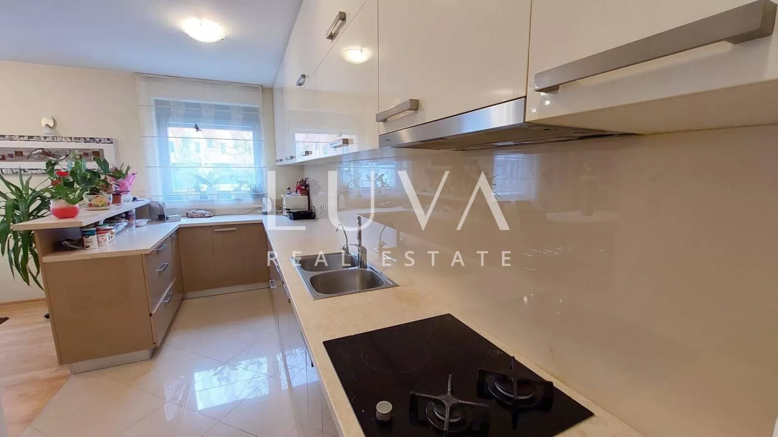 Zagreb, Vrbani III, Fünf-Zimmer-Wohnung 120 m2, zum Verkauf