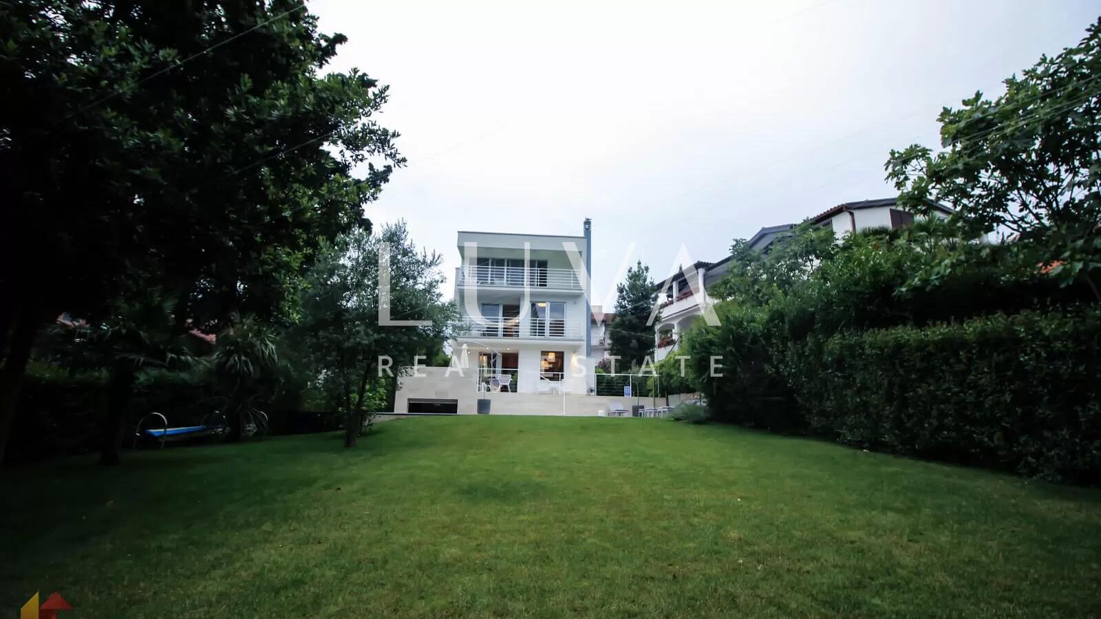 Rovinj, Borik, luxury house with pool near the sea for sale