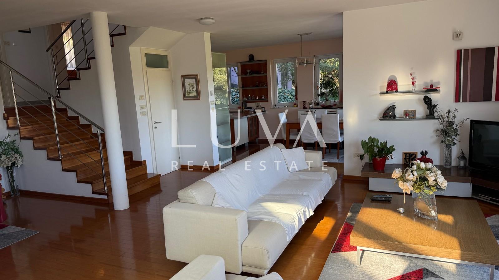 Samobor, Haus zum verkauf auf einem 2500 m2 groben grundstuck mit Panoramablick