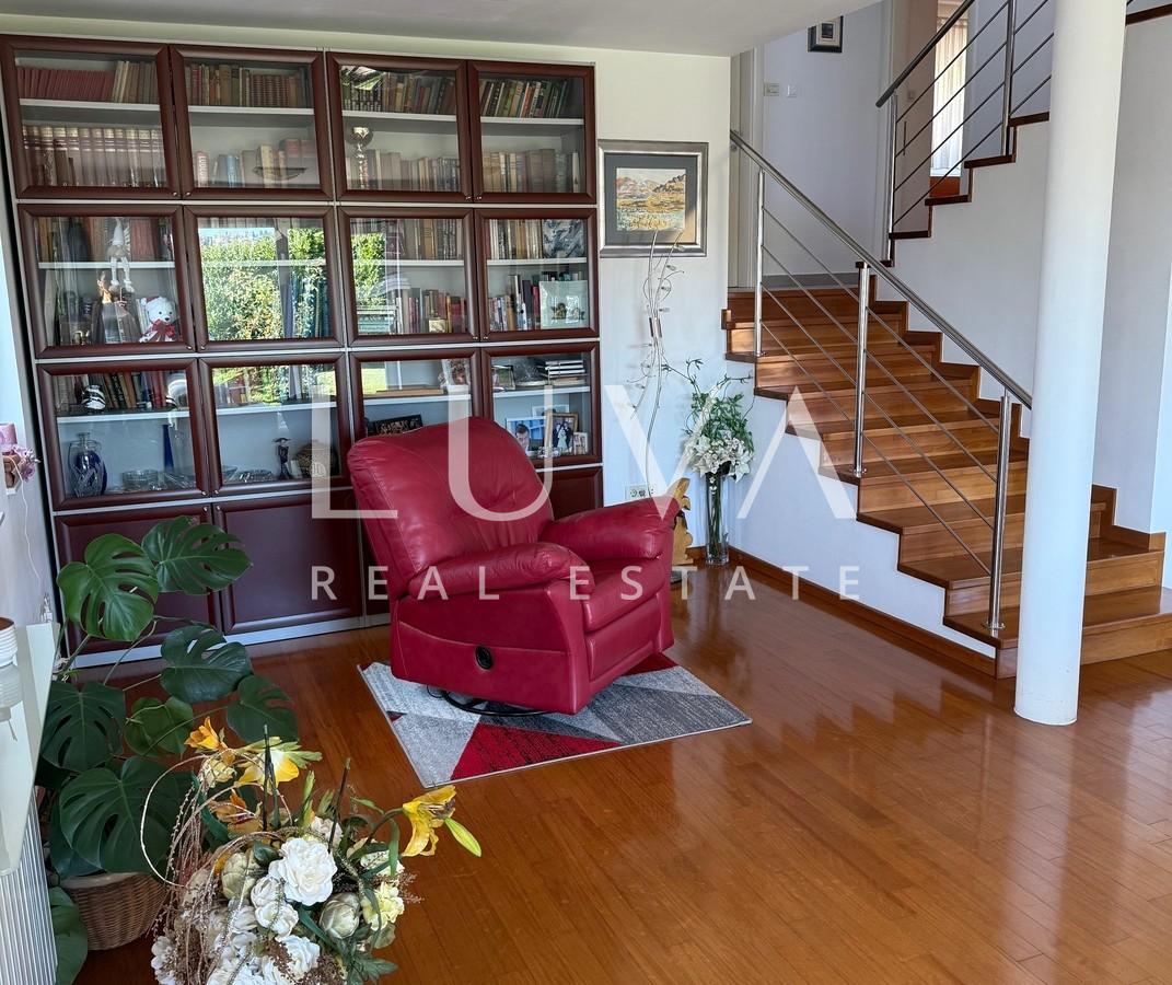 Samobor, Haus zum verkauf auf einem 2500 m2 groben grundstuck mit Panoramablick