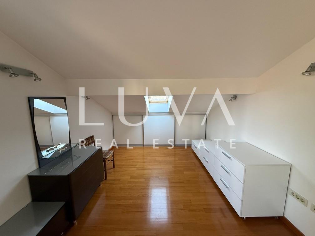 Samobor, Haus zum verkauf auf einem 2500 m2 groben grundstuck mit Panoramablick