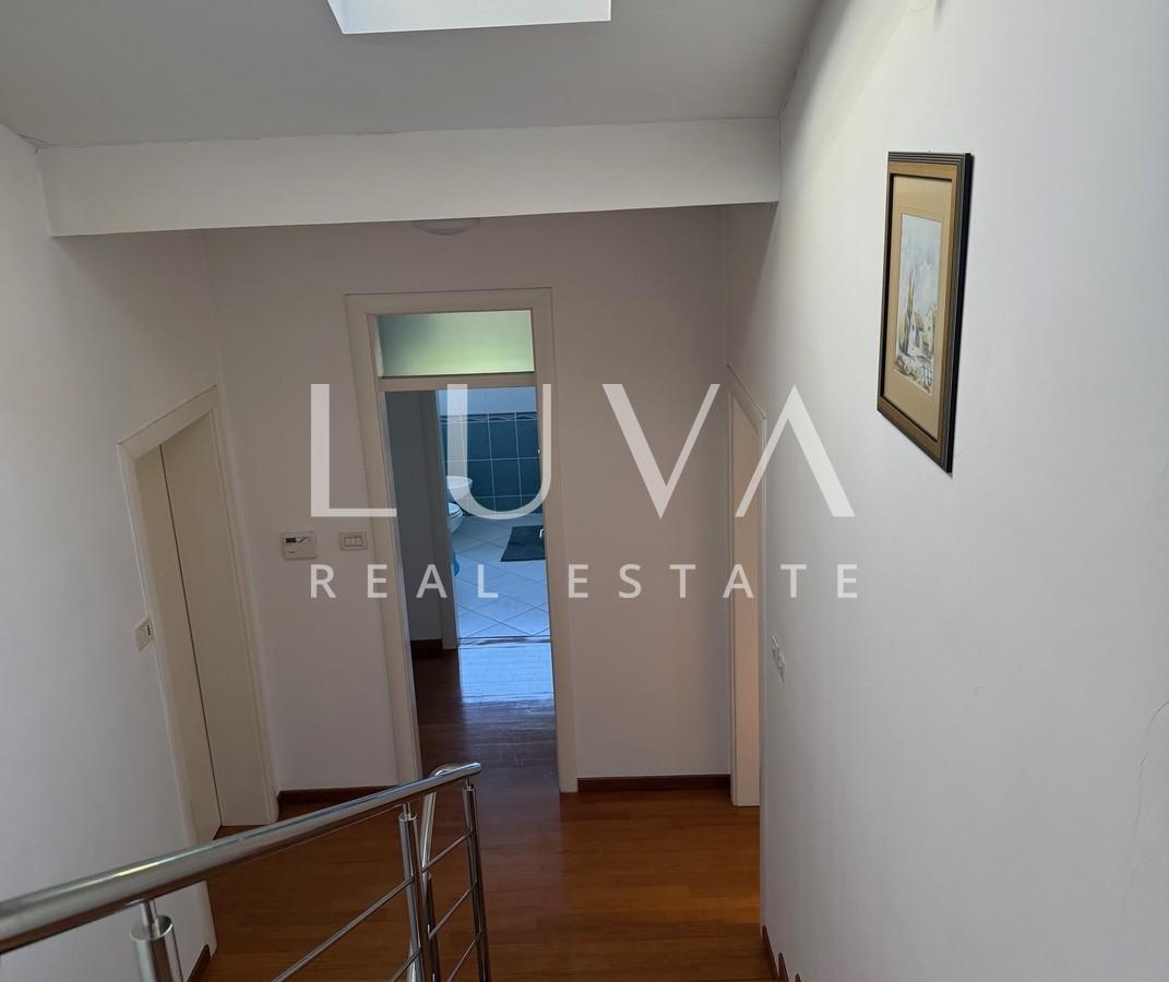 Samobor, Haus zum verkauf auf einem 2500 m2 groben grundstuck mit Panoramablick