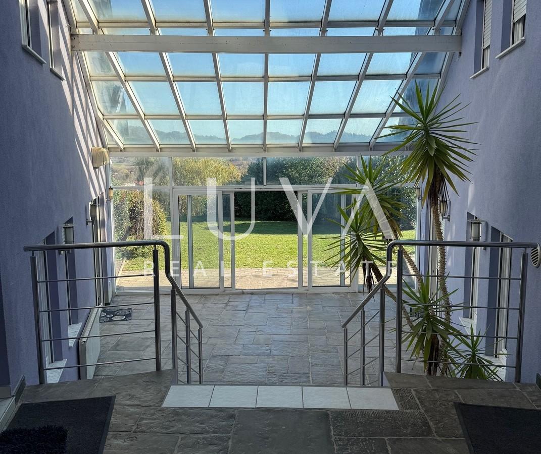 Samobor, Haus zum verkauf auf einem 2500 m2 groben grundstuck mit Panoramablick