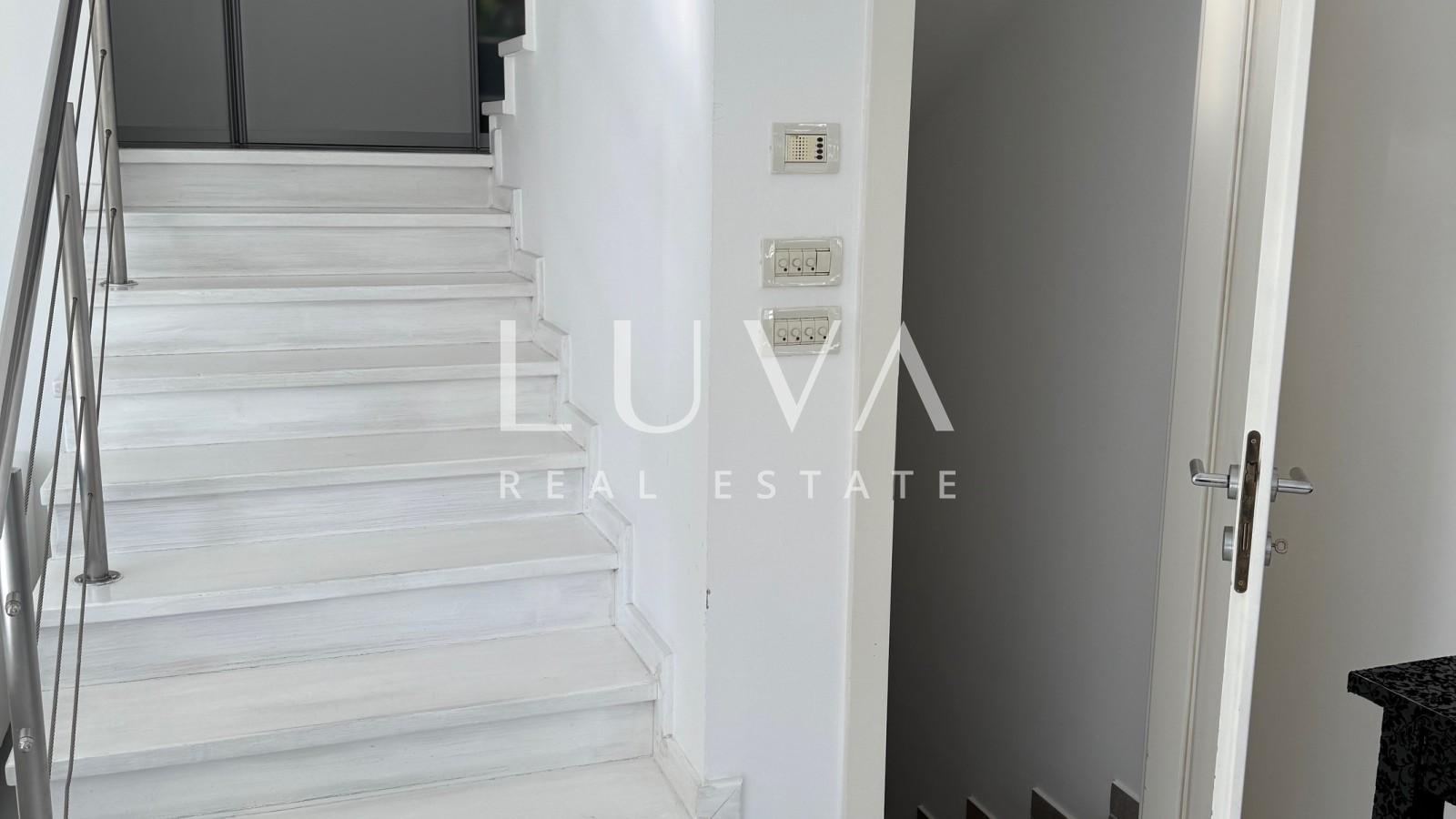 Samobor, Haus zum verkauf auf einem 2500 m2 groben grundstuck mit Panoramablick