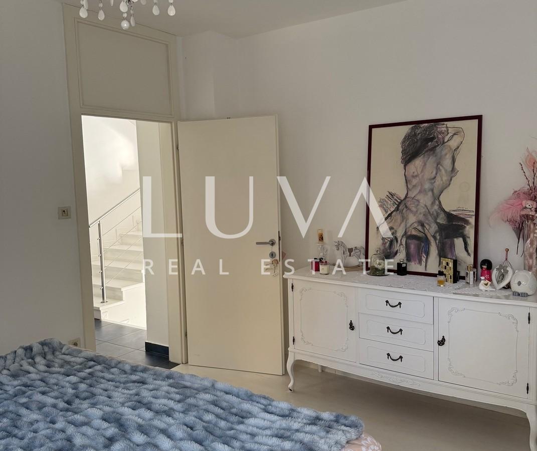 Samobor, Haus zum verkauf auf einem 2500 m2 groben grundstuck mit Panoramablick