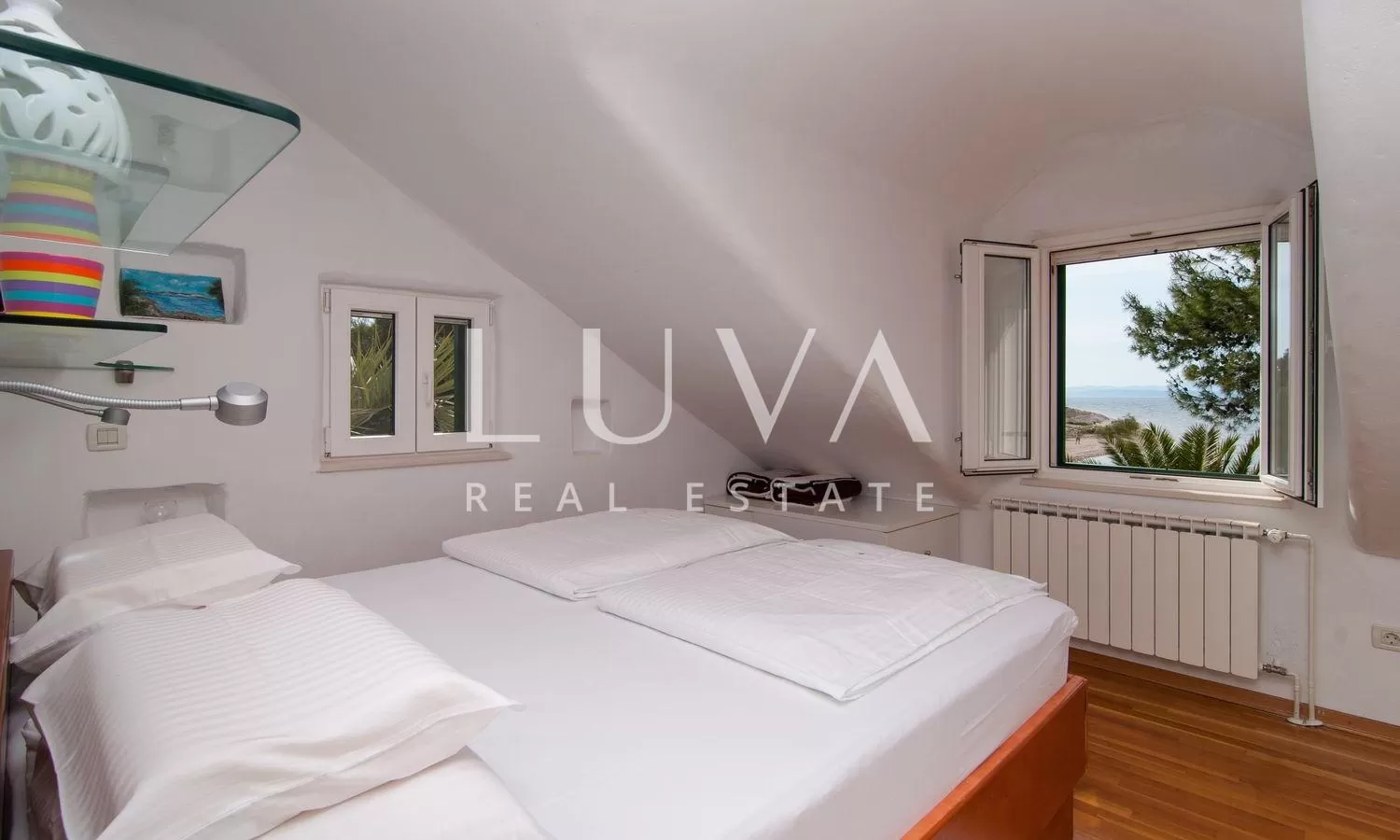 Supetar, Brač, kuća prvi red uz more, odlična prilika