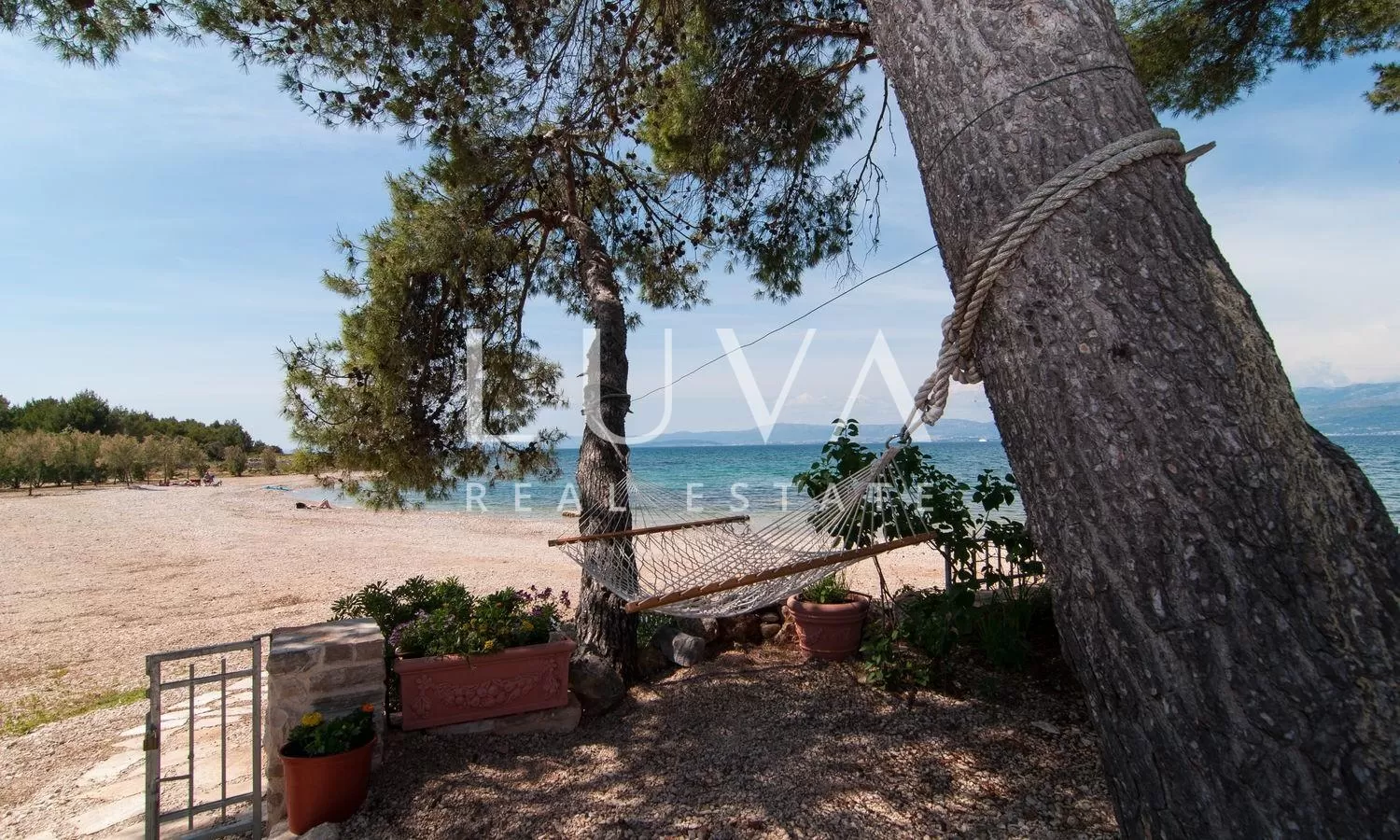 Supetar, Brač, kuća prvi red uz more, odlična prilika