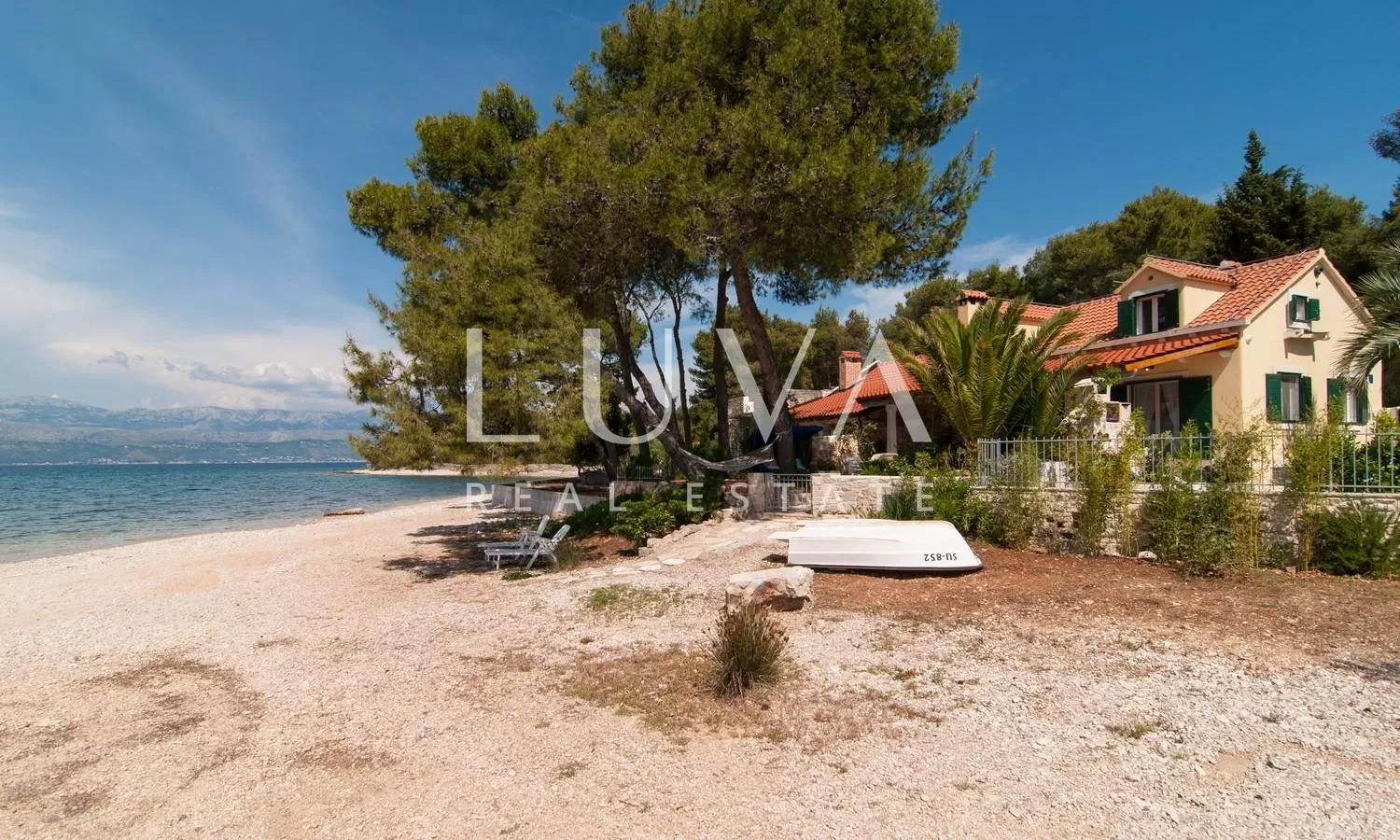 Supetar, Brač, kuća prvi red uz more, odlična prilika