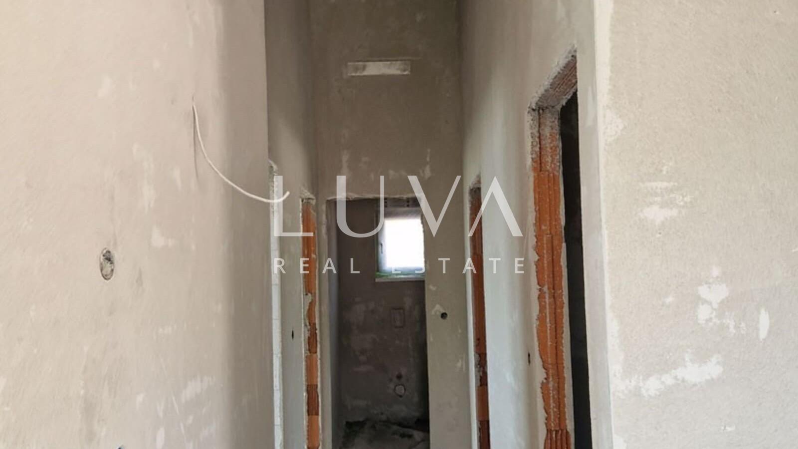 Istria, Kaštelir, modern ground floor house of 92 m² with swimming pool for sale