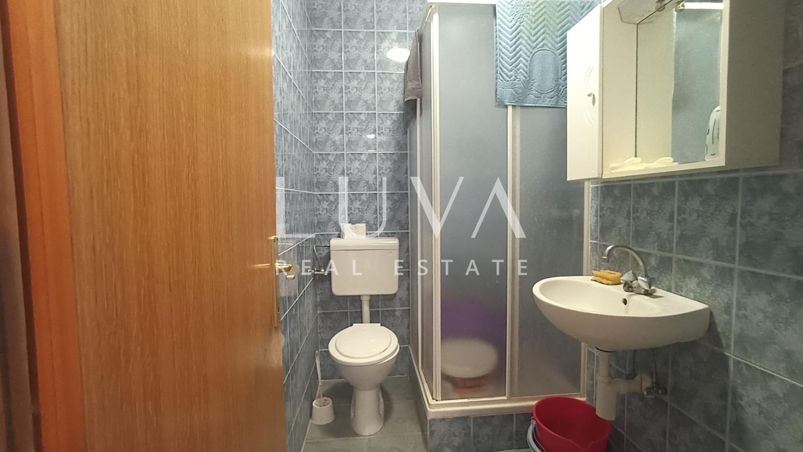 Marina, Trogir, prodaja dvojne kuće 247 m2 na 3 etaže + parking