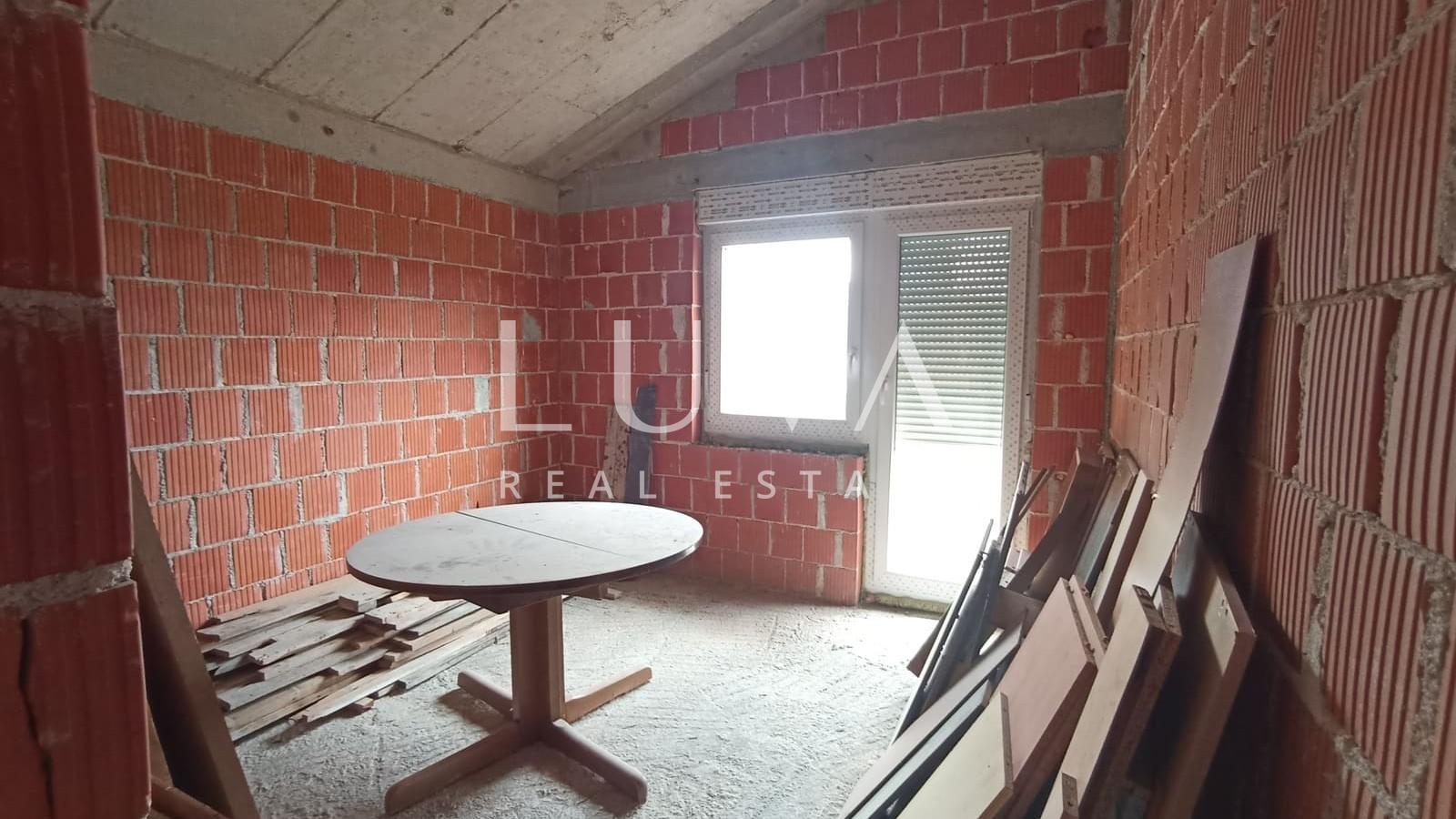 Marina, Trogir, prodaja dvojne kuće 247 m2 na 3 etaže + parking