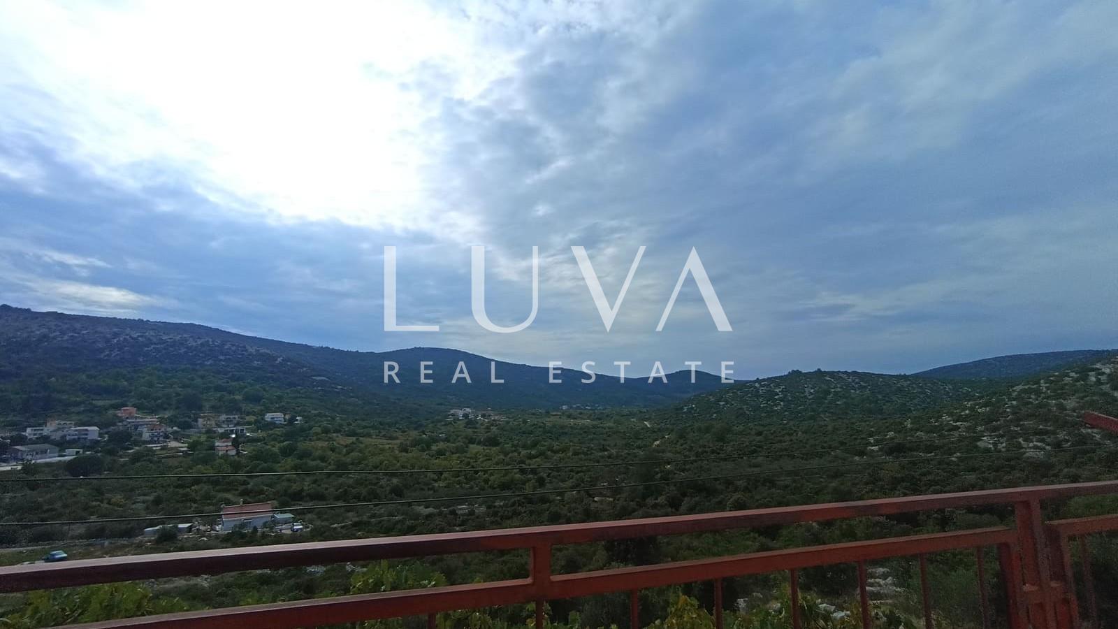 Marina, Trogir, prodaja dvojne kuće 247 m2 na 3 etaže + parking